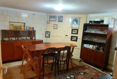 Casă cu 4 camere în Central