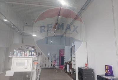 Spațiu comercial, de 89.690002441406 mp, în Nord - 4