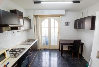 Apartament cu 3 camere decomandat în Cetății
