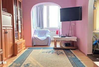 Apartament cu 3 camere semidecomandat în Micro 15