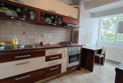 Apartament cu 3 camere decomandat în Basarab