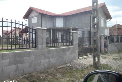 Casă cu 5 camere cu Teren 825 Mp în Central