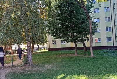Apartament cu 3 camere decomandat în Decebal