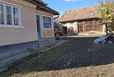Casă cu 3 camere în Băbeni