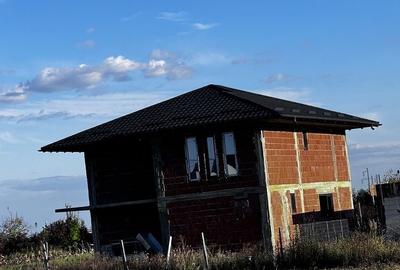 Casă cu 3 camere în Bascov