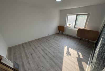 Apartament cu 3 camere decomandat, mobilat în CET - 2
