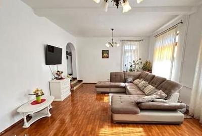 Casă cu 6 camere cu Teren 950 Mp în Central - 4
