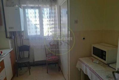 Apartament cu 3 camere decomandat în Exterior Vest