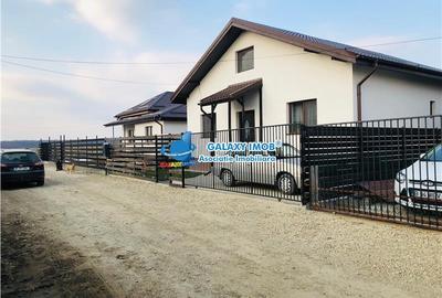 Casă cu 4 camere cu Teren 400 Mp în Săbăreni