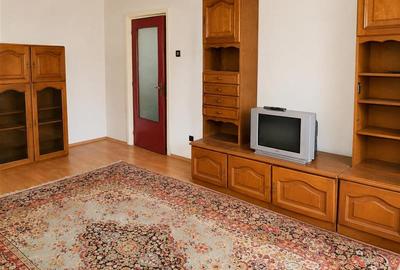 Apartament cu 3 camere decomandat în Calea București