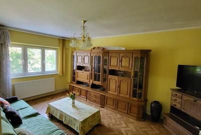 Apartament cu 3 camere decomandat în Alexandru cel Bun