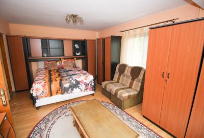 Casă individuală cu 8 camere cu Canalizare în Central - 6