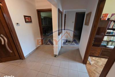 Apartament cu 3 camere decomandat în Traian - 9