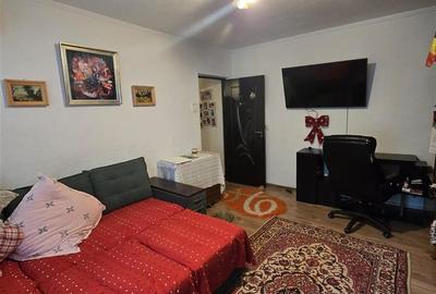 Apartament cu 3 camere semidecomandat în Alexandru cel Bun