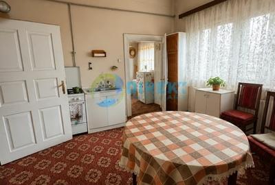 Apartament cu 3 camere semidecomandat în Central - 1