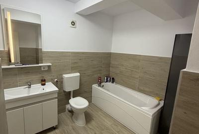 Apartament cu 3 camere semidecomandat în Central - 3