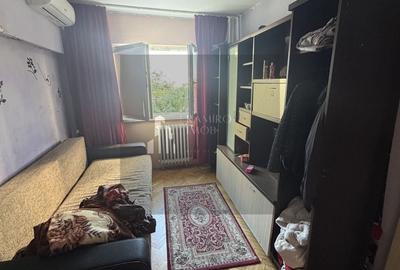 Apartament cu 3 camere semidecomandat în Pantelimon
