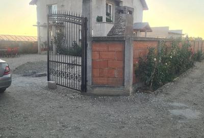 Casă cu Teren 476 Mp în Dobreni