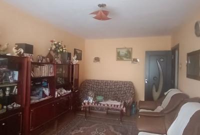 Apartament cu 3 camere decomandat în Crângași
