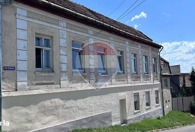 Casă cu 3 camere în Central