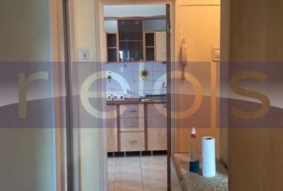 Apartament cu 3 camere decomandat în Tineretului