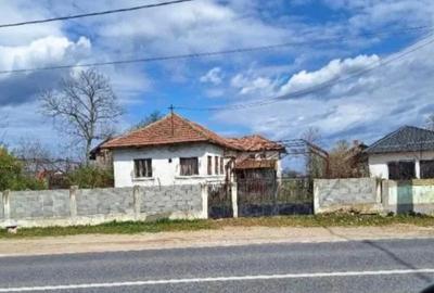 Casă cu Teren 2504 Mp în Central