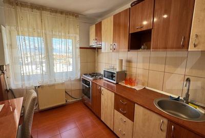 Apartament cu 3 camere semidecomandat în Calea Moldovei