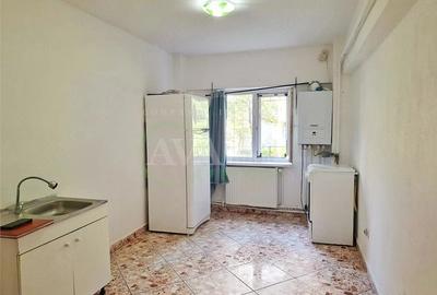Apartament cu 3 camere decomandat în Mioriței