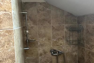Apartament cu 4 camere decomandat în Cornișa