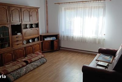 Casă cu 4 camere în Sânpetru