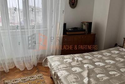 Apartament cu 3 camere decomandat, mobilat în Central