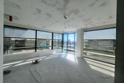Apartament cu 4 camere decomandat în Pipera