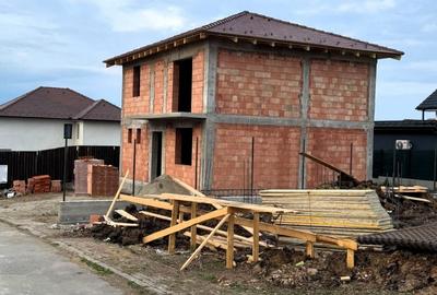 Casă cu 5 camere cu Teren 300 Mp în Șura Mică
