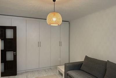 Apartament cu 3 camere decomandat în Rovine