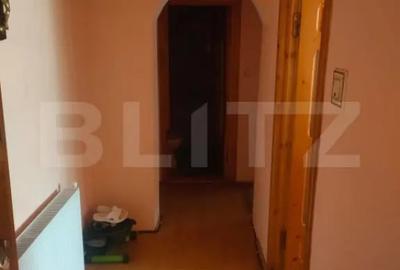 Apartament cu 3 camere decomandat, mobilat în Siret