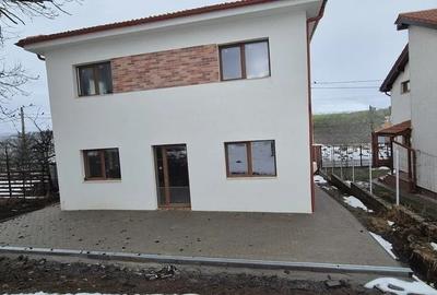 Casă cu 4 camere cu Teren 700 Mp în Apahida