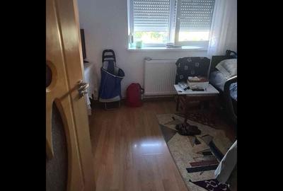 Apartament cu 3 camere decomandat în Casa de Cultură