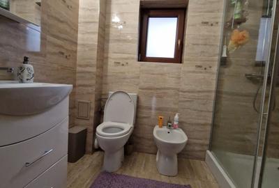 Casă cu 4 camere în Bujoreni