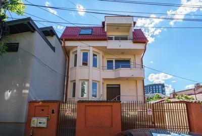 Casă cu 5 camere cu Canalizare în Barbu Văcărescu - 1