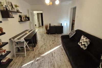 Apartament cu 4 camere semidecomandat în Berceni