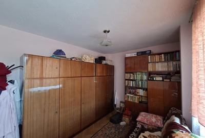 Apartament cu 3 camere decomandat în Decebal
