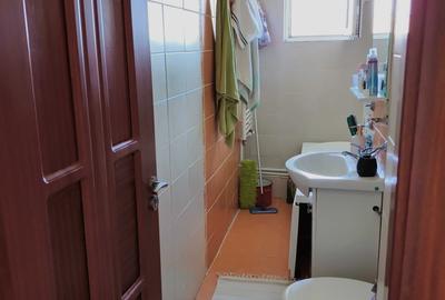 Apartament cu 3 camere decomandat în Km 4 - 4