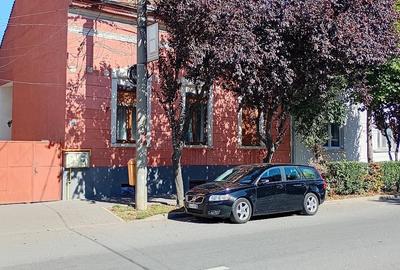 Casă cu Teren 600 Mp în Central