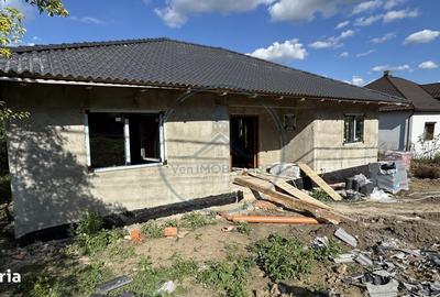 Casă cu 4 camere cu Teren 500 Mp în Jelna