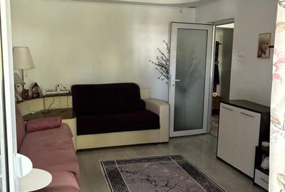 Apartament cu 3 camere decomandat în Faleza Nord
