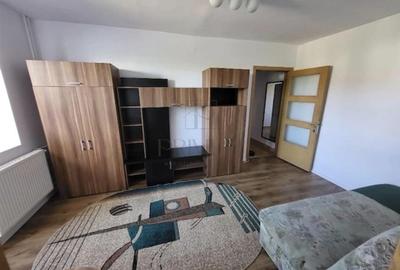 Apartament cu 2 camere semidecomandat, mobilat în Complex Studențesc