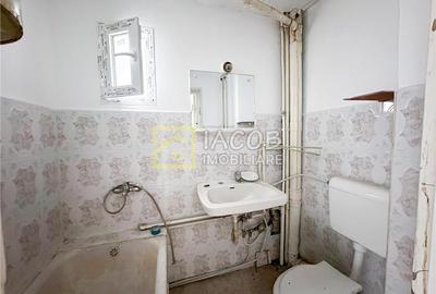 Apartament cu 3 camere nedecomandat în 9 Mai - 8