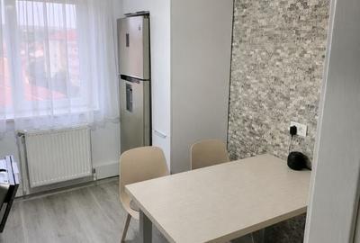 Apartament cu 3 camere decomandat în Craiovița Nouă
