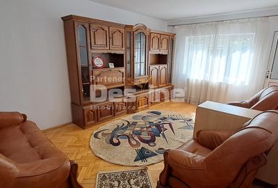 Apartament cu 3 camere decomandat, mobilat în Nicolina