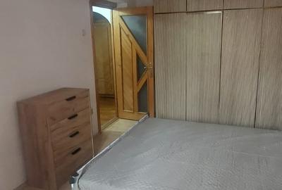 Apartament cu 3 camere decomandat în - 5